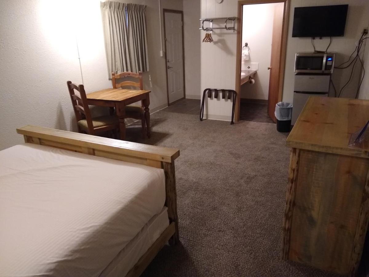 Townhouse Motel Lusk エクステリア 写真