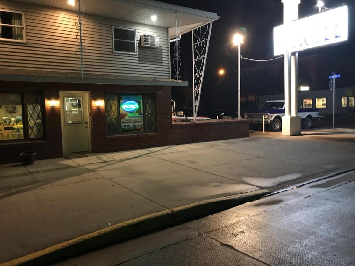 Townhouse Motel Lusk エクステリア 写真